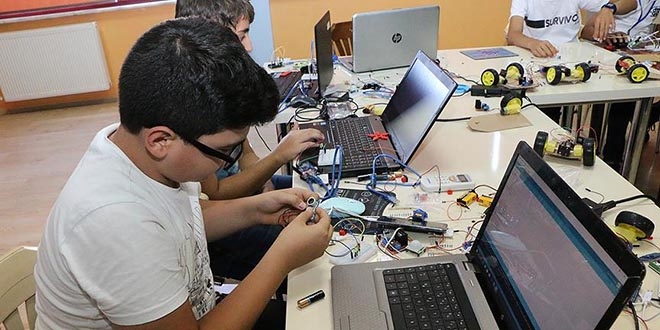 Geleceğe ışık tutacak fikirler bu kampta filizleniyor