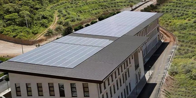 Bu üniversite enerjisini güneşten sağlıyor