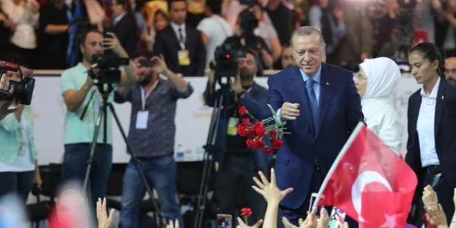 AK Parti'de 'uyum tüzüğü' hazırlığı