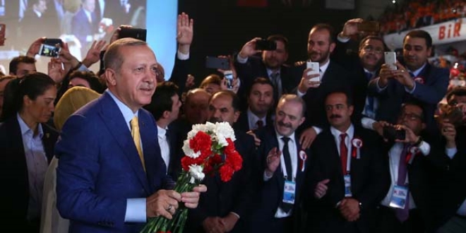 Erdoğan, yeniden AK Parti Genel Başkanı seçildi