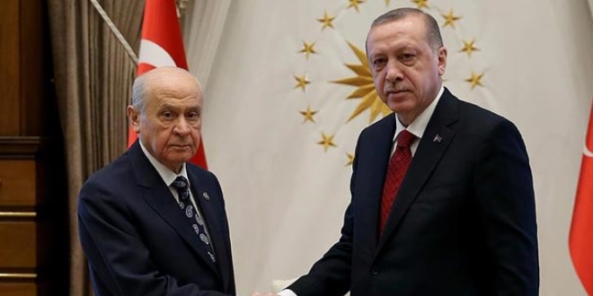 Bahçeli, Erdoğan'ı tebrik etti