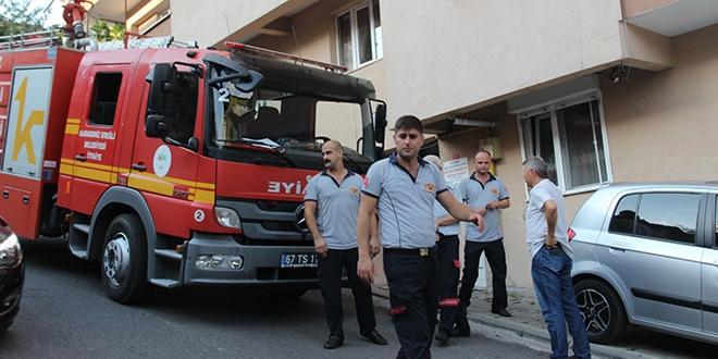 Emekli öğretmen yemeği ocakta unuttu, ölümden döndü