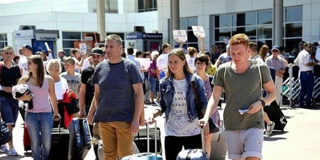 Turistlerin tatil rotası Türkiye'ye döndü! Rekor bekleniyor