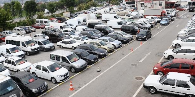 Bayram öncesi oto pazarında büyük hareketlilik