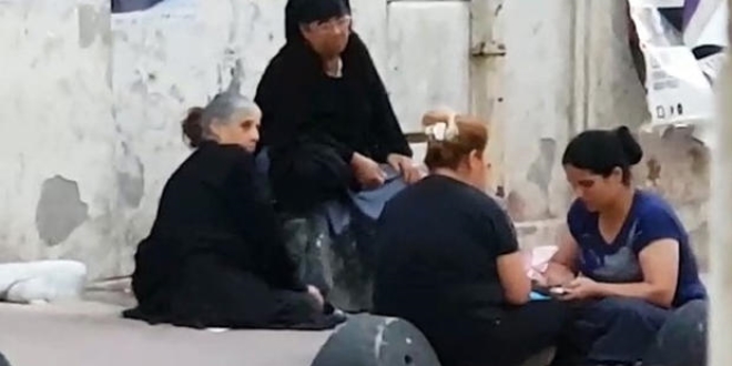 Dilenciler topladıkları paraları böyle paylaştı