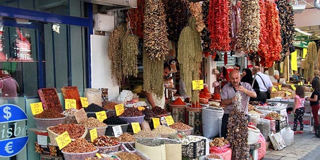 Aktar ve baharatçıların 'sucuk' mesaisi