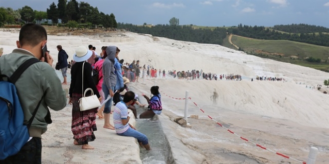 Pamukkale'de tatil yoğunluğu