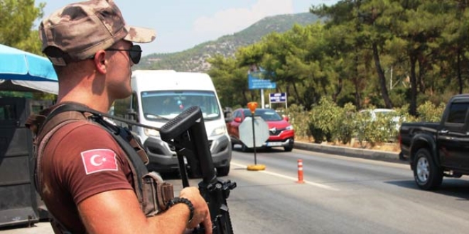 3 günde 60 bin araç geldi! Asker polis alarmda!