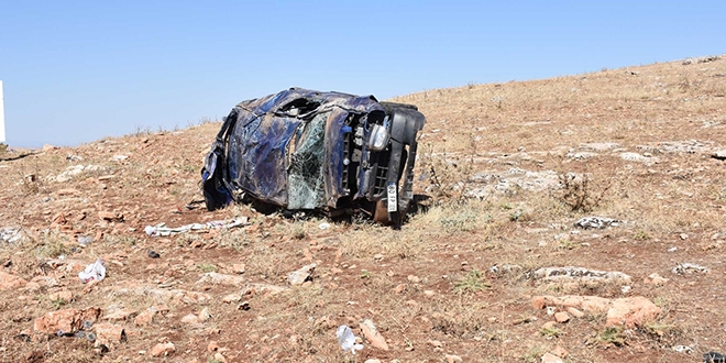 Şanlıurfa'da hafif ticari araç devrildi: 5 yaralı