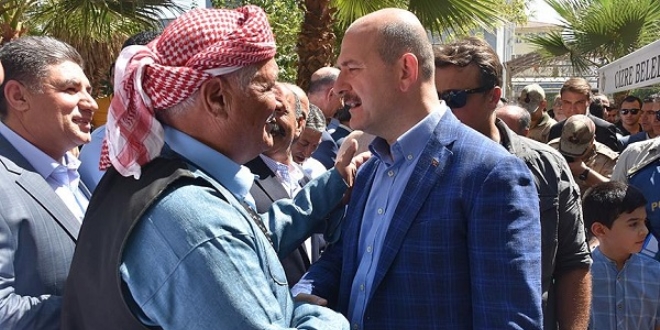 Bakan Soylu Cizre'de vatandaşlarla bayramlaştı