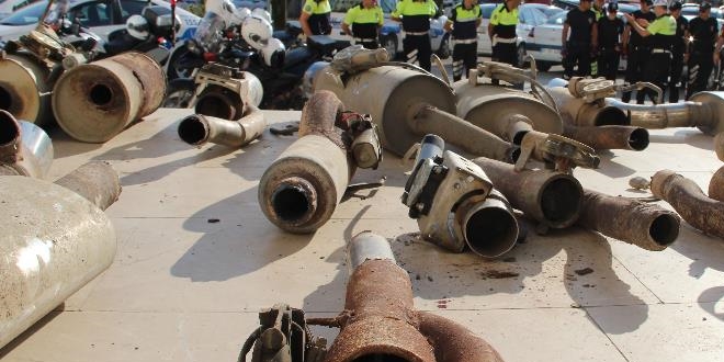 Polis standart dışı araçlara geçit vermiyor