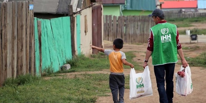 İHH, 2 milyonun üzerinde kişiye bayram sevinci yaşattı