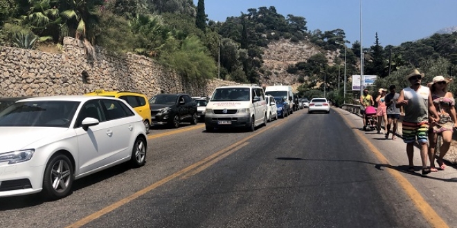Plaja ulaşmak için kilometrelerce yürüdüler