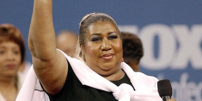 İzmir'de şarkıcı Aretha Franklin için lokma döküldü
