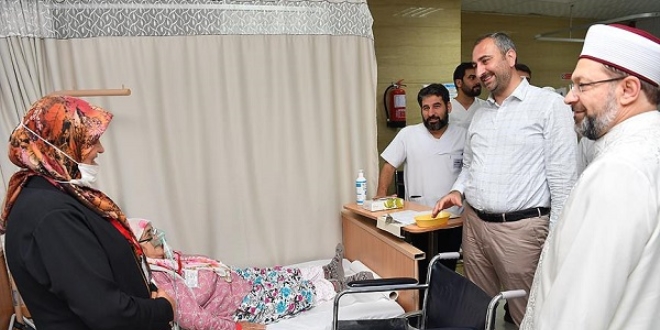 Adalet Bakanı Gül Mekke'de hastalarla bayramlaştı