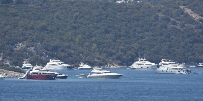 Bodrum'un 'cennet koylarında' yat yoğunluğu