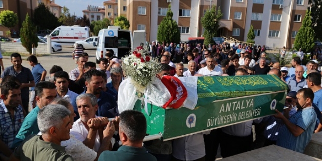 Aleyna son yolculuğuna uğurlandı