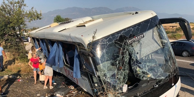 Muğla'da tur otobüsü kaza yaptı: 20 yaralı