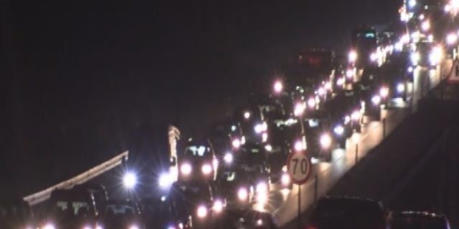 Bursa'da bayram tatili trafiği, kilometrelerce kuyruk oluştu