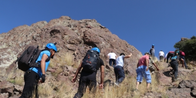 Köylerine turist çekmek için sosyal tesis yaptılar