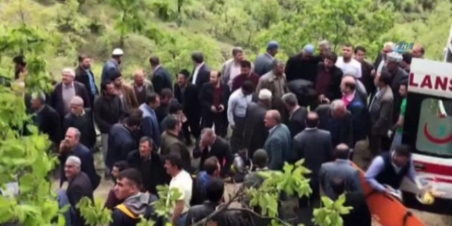 Siirt'te kopan elektrik kabloları vatandaşların üzerine düştü