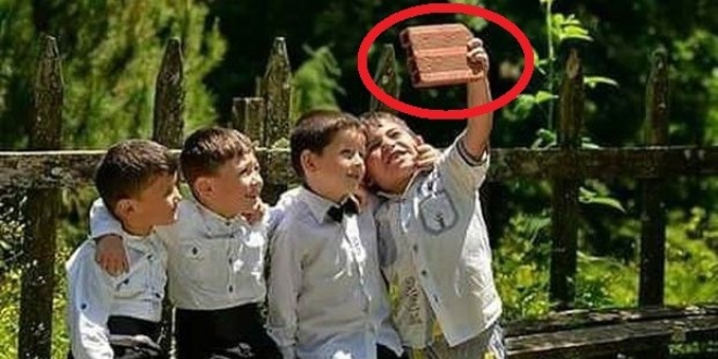 Tuğla ile selfie yapan çocukların hayali gerçek oldu