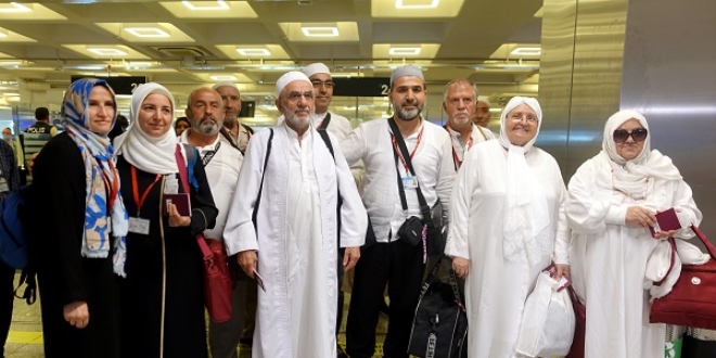 İlk hacı kafilesi yurda döndü