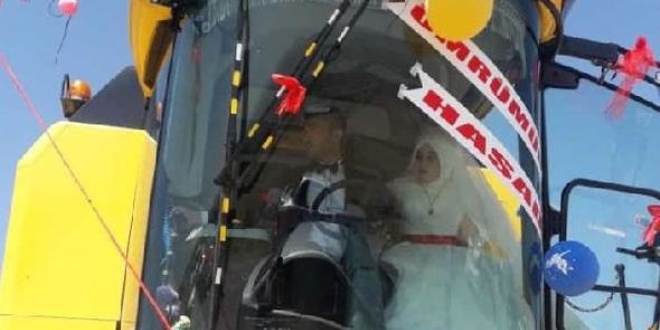 Çorumlu çift, biçerdöveri gelin arabası yaptı