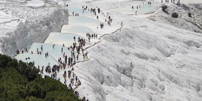 Pamukkale'ye 7 ayda 1 milyon 97 bin turist geldi