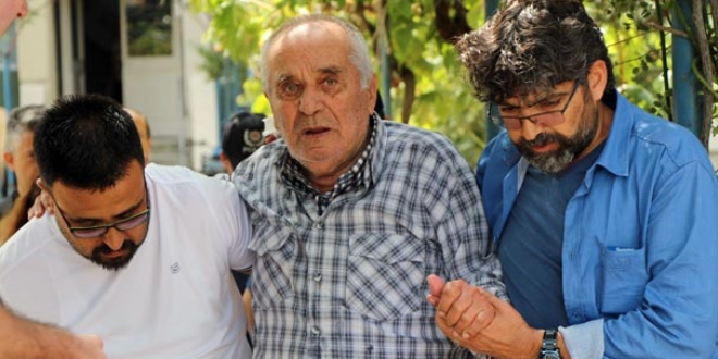 84 yaşındaki adam karısını bıçakla rehin aldı