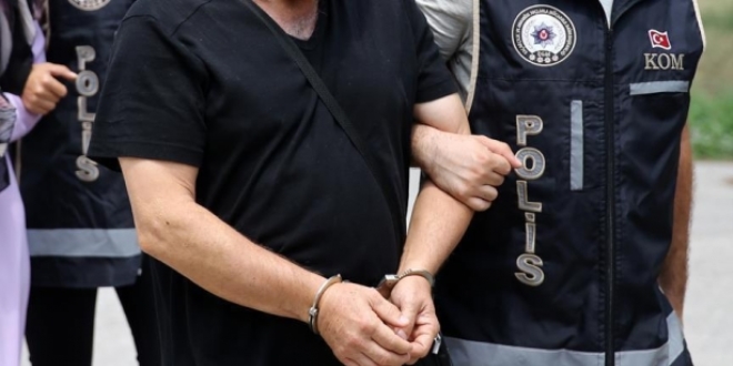 FETÖ firarisi subay, akrabasının kimliğiyle yakalandı