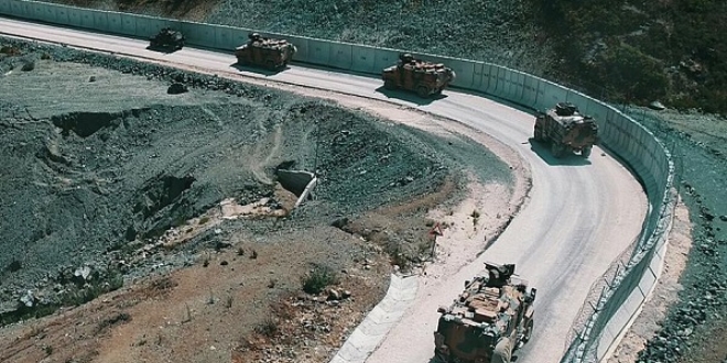 İdlib sınırına askeri sevkiyat sürüyor