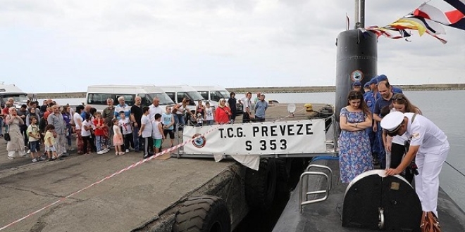 'TCG Preveze' denizaltısı ziyarete açıldı