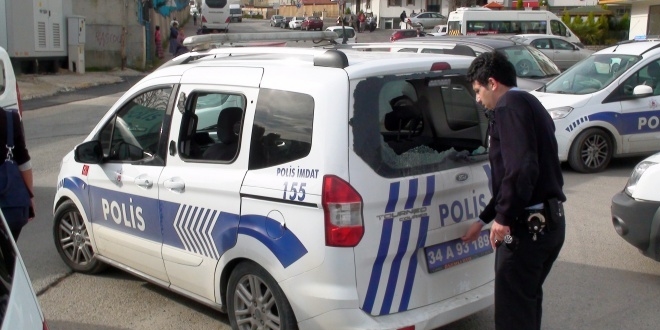 Ataşehir'de polise taşlı saldırı