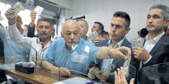 Vatandaş akın etti! 6.3 milyar dolar bozduruldu