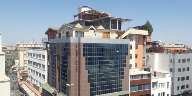 14 katlı plaza çatısında villa!