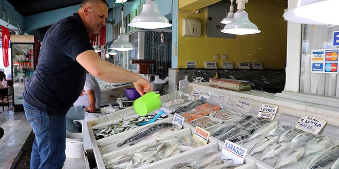 Yasak bitti, balık tezgahları şenlendi