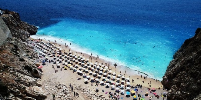 Benzersiz rengiyle her gün yüzlerce turisti ağırlıyor