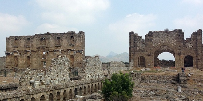Aspendos'ta 'beyaz mermer' hatasından ders çıkarıldı