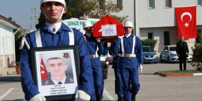 Kalp krizinden yaşamını yitiren komutan törenle uğurlandı