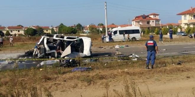 Sakarya'daki feci kazada ölenlerin kimlikleri belirlendi
