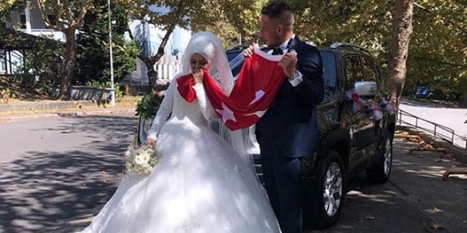 Gelin arabasında 'şehit' mesajı