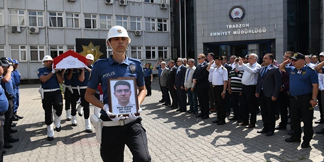 Kansere yenilen genç polis için tören düzenlendi