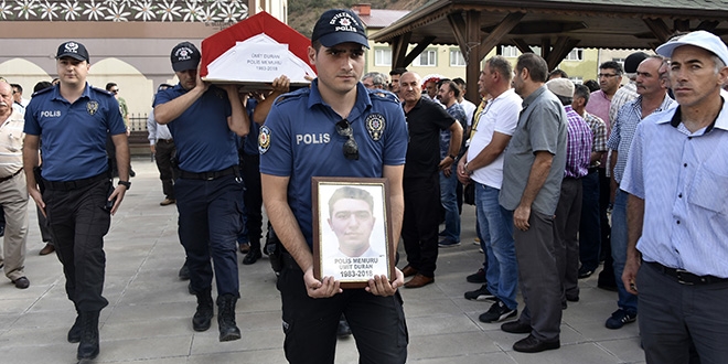 Kansere yenik düşen polis son yolculuğuna uğurlandı