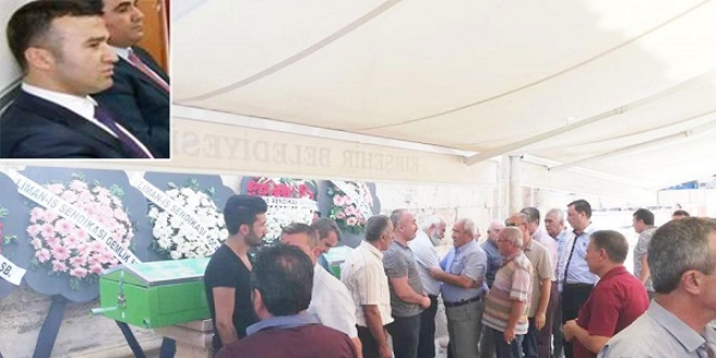 Çöplükte ölü olarak bulunan eski savcı, Kırşehir'de toprağa verildi