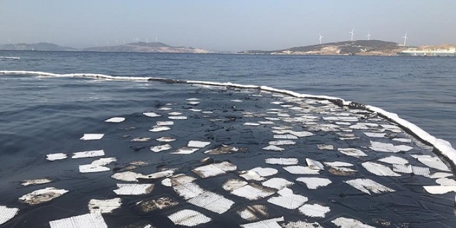 Foça'daki akaryakıt sızıntısına ilişkin soruşturma sürüyor