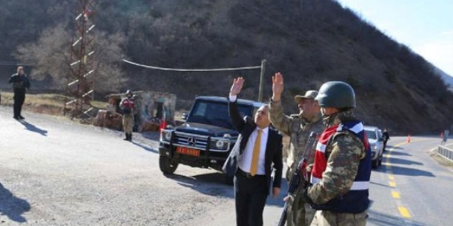 PKK'lı teröristler silah, mühimmat ve kıyafetlerini bırakıp kaçıyor