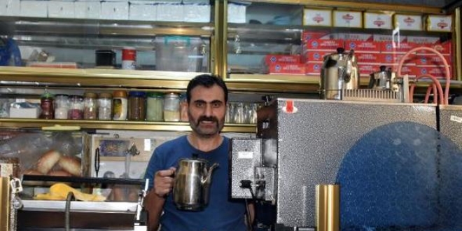 25 yıldır çay ocağı işletiyor ama çay içmiyor