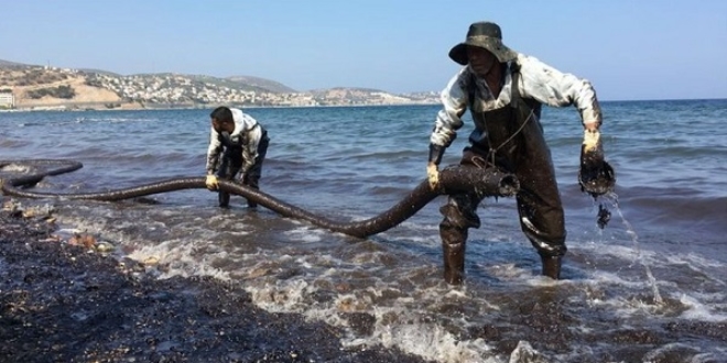 İzmir'de denizi kirleten o gemi tespit edildi
