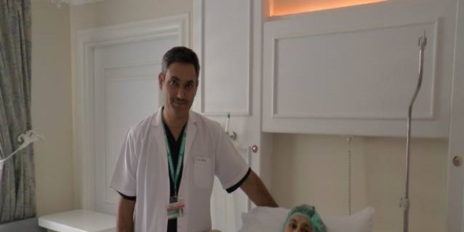 54 yaşındaki kadının karnından 25 kilogram kitle çıktı